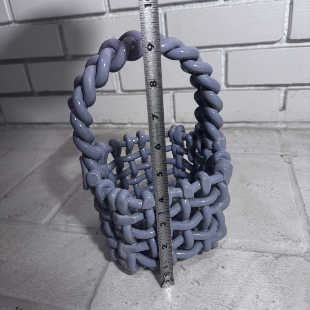 Ceramic woven basket in perfect condition, lavender/light purple color - Picture 8 of 10